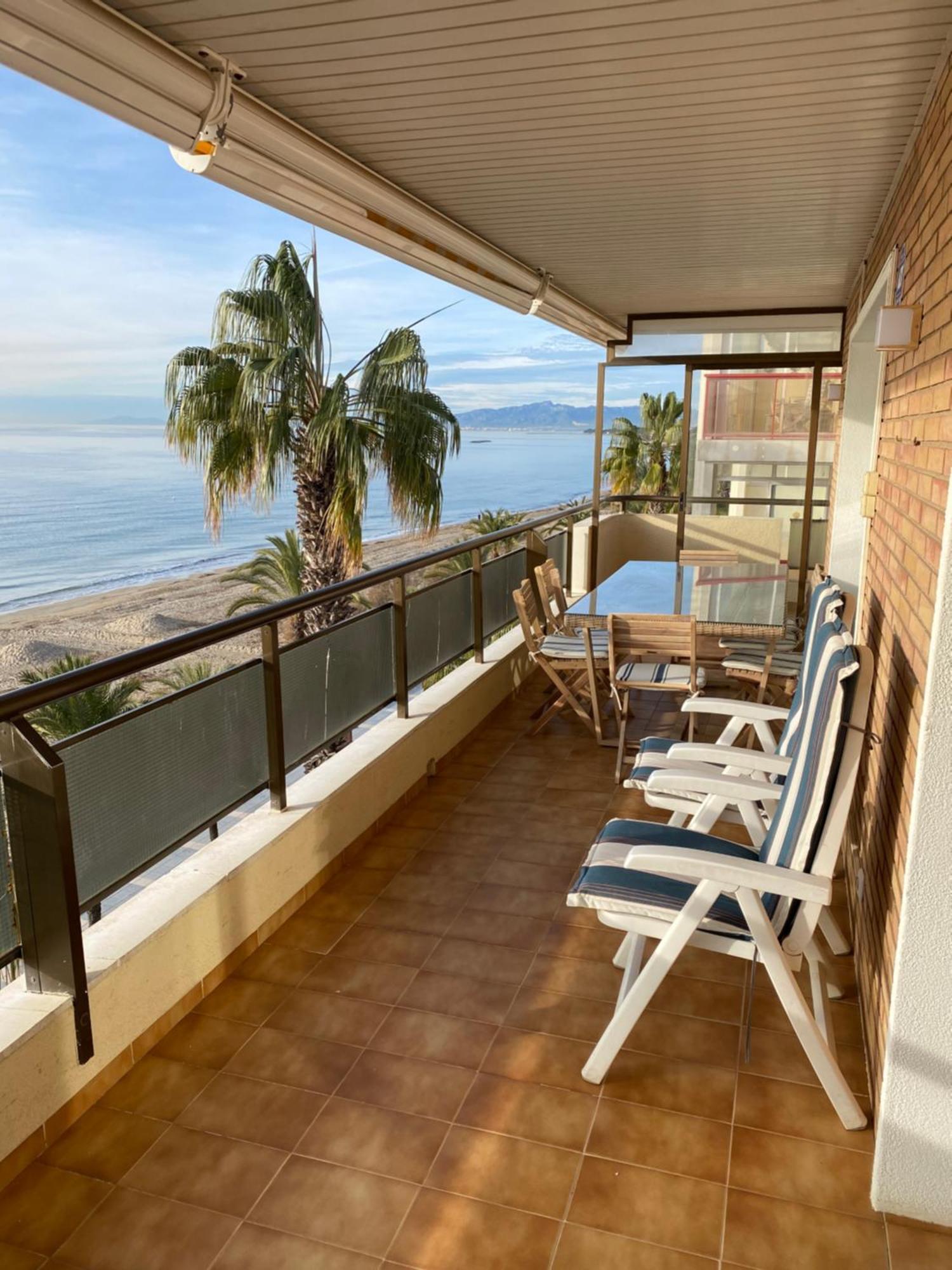 Apartamento Para 8 Sobre El Mar Daire Salou Dış mekan fotoğraf