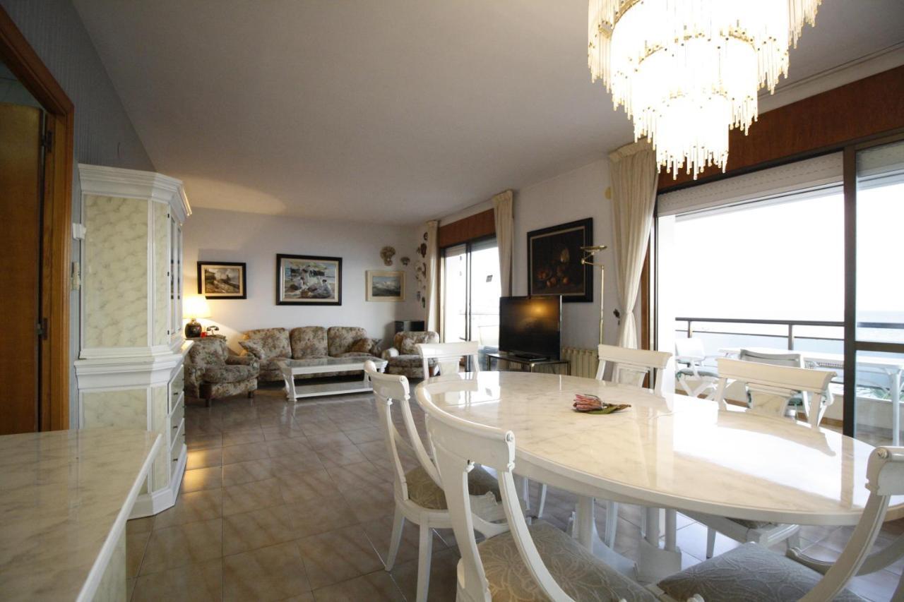Apartamento Para 8 Sobre El Mar Daire Salou Dış mekan fotoğraf